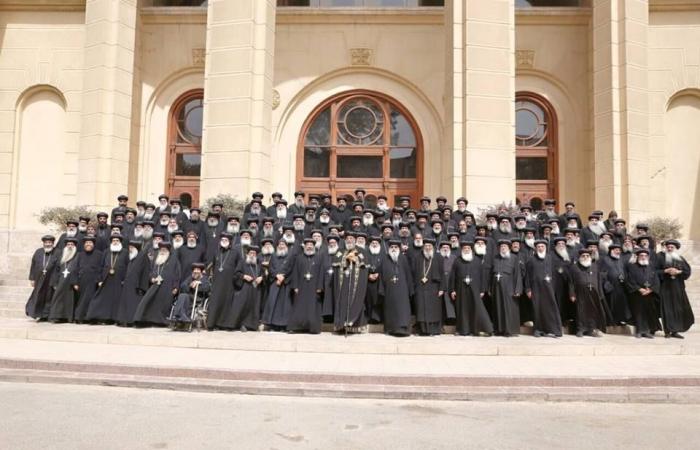 ملفات ساخنة على مائدة البابا تواضروس بعد إجازات العيد.. إقرار قانون الأحوال الشخصية رسميًا والعودة لقضية الحوار اللاهوتى مع الطوائف الأخرى..  بحث حال الإيبراشيات الخالية من الأساقفة والكنائس المنتظرة للتراخيص