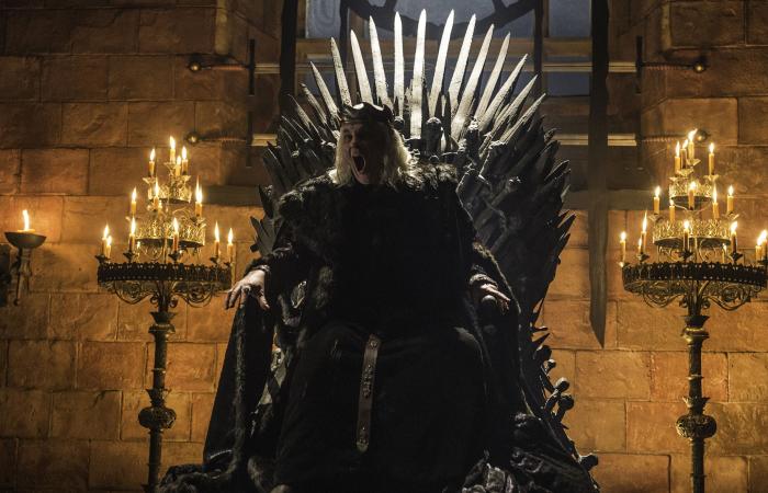 قبل نهاية Game Of Thrones.. "أغنية الجليد والنار" أشهر رواية جمعت عشاق الأدب والدراما حولها منذ 9 سنوات.. بدأ جورج مارتن كتابتها عام 1991.. ومطالب بإعادة تصوير الموسم الـ8 من المسلسل اعتمادا عليها.. صور