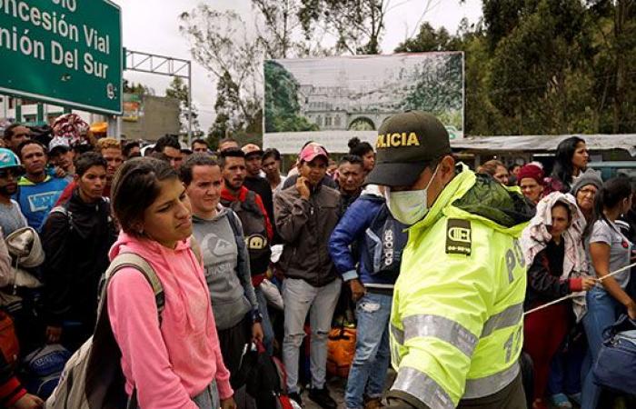 العالم هذا الصباح.. الآلاف فى فنزويلا يفرون إلى بيرو لسوء الأوضاع الاقتصادية.. احتجاجات فى برشلونة ضد تنصيب آدا كولو عمدة لكتالونيا.. وكولومبيا تفوز على الأرجنتين بكوبا أمريكا لأول مرة منذ 12 عامًا