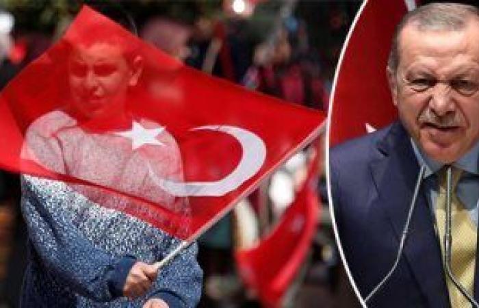 أردوغان يترك أزمات بلاده ويتدخل فى شؤون الدول.. سياساته تعصف بالشعب التركى وتؤدى إلى رفع معدل البطالة بمقدار 1.334 مليون فى عام.. صحف المعارضة تكشف تعرض مواطن للتعذيب من قبل شرطة ديكتاتور تركيا دون دليل إدانة