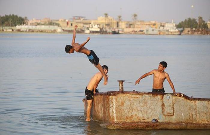 العالم هذا المساء.. متظاهرون يحاولون اقتحام مبنى البرلمان فى العاصمة الجورجية تبليسى.. مواطنون بالعراق يهربون من حرارة الجو إلى الأحواض والأنهار ..وترامب يتوعد إيران بالرد قريبا ويؤكد: إيران ارتكبت خطأ جسيما