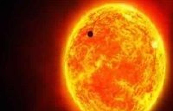"ظاهرة فلكية نادرة".. تفاصيل مرور عطار أمام الشمس