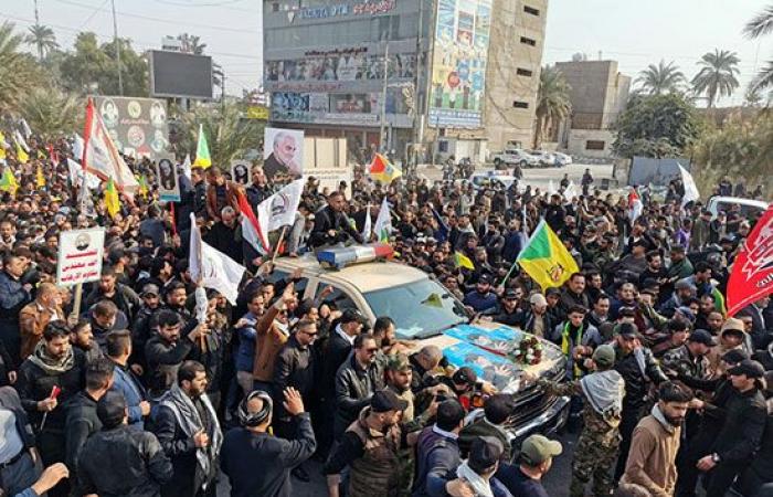 صور.. العالم هذا المساء.. تشييع جنازة اللواء الإيرانى قاسم سليمانى وقائد ميليشيا الحشد الشعبى.. الصينيون يحولون الثلج لمنحوتات فنية قمة فى الإبداع.. سماء أستراليا تتحول إلى اللون الأحمر نتيجة حرائق الغابات