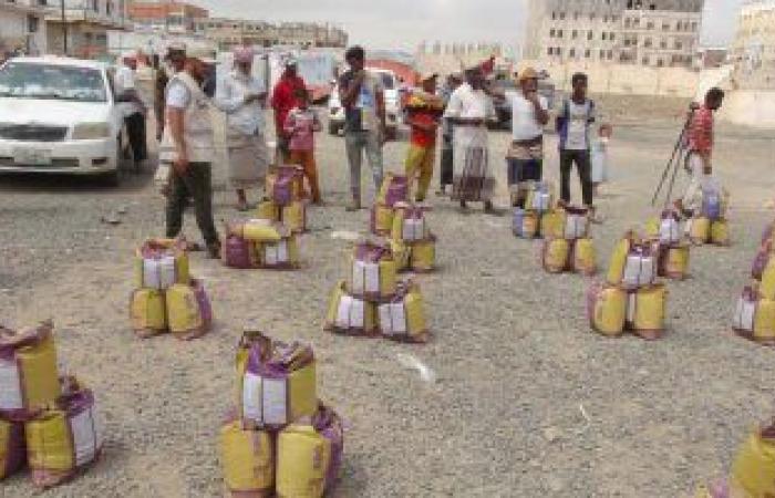 "التحالف العربى" يد تواجه الحوثيين وأخرى تقدم المساعدات الإنسانية لليمنيين.. إطلاق أولى رحلات طائرات الرحمة لنقل المرضى فى اليمن.. وزير الإعلام اليمنى ينفى أى لقاءات مع الحوثى.. ويؤكد: قتلت وشردت مئات الآلاف