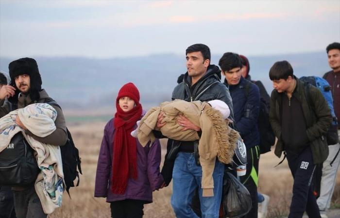 تركيا تحرك ورقة اللاجئين ضد أوروبا وتفتح حدودها بعد مقتل جنودها في إدلب.. وانتقادات واسعه بعد تداول مقاطع فيديو لأطفال وسيدات يحاولون عبور الحدود.. واليونان تشدد إجراءاتها الأمنية..فيديو وصور