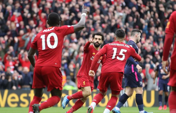 ليفربول يستعيد نغمة الانتصارات من جديد فى الدورى الإنجليزى.. الريدز يصالح جماهيره بعبور بورنموث والاقتراب خطوة جديدة من اللقب.. محمد صلاح يسجل فى المباراة المئوية بالبريميرليج ويتخطى سواريز ويكرر إنجاز أوين