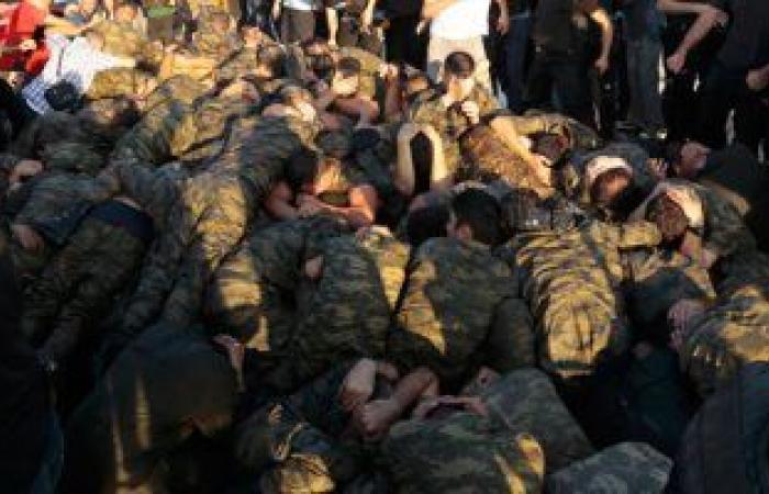 أردوغان يواصل مذبحة الجيش والشرطة التركية.. حملة اعتقالات موسعة تشمل 46 عسكريا وشرطيا.. قواته تجري البحث عن عشرات الجنود لسجنهم.. وأكثر من 80 ألف ضابط في المعتقلات منذ 2016 بتهمة التعاطف مع جماعة جولن