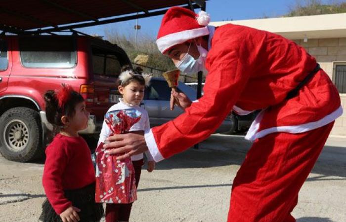 صور .. العالم هذا المساء.. لبنان تضع أشجار عيد الميلاد على أنقاض انفجار بيروت.. أفغانستان تحيى أقدم سباقات الخيل فى العالم.. الصين تستعد للاحتفال برأس السنة القمرية الجديدة