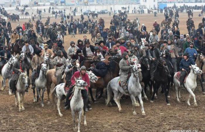 صور .. العالم هذا المساء.. لبنان تضع أشجار عيد الميلاد على أنقاض انفجار بيروت.. أفغانستان تحيى أقدم سباقات الخيل فى العالم.. الصين تستعد للاحتفال برأس السنة القمرية الجديدة