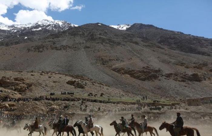 صور .. العالم هذا المساء.. لبنان تضع أشجار عيد الميلاد على أنقاض انفجار بيروت.. أفغانستان تحيى أقدم سباقات الخيل فى العالم.. الصين تستعد للاحتفال برأس السنة القمرية الجديدة