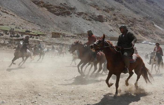 صور .. العالم هذا المساء.. لبنان تضع أشجار عيد الميلاد على أنقاض انفجار بيروت.. أفغانستان تحيى أقدم سباقات الخيل فى العالم.. الصين تستعد للاحتفال برأس السنة القمرية الجديدة