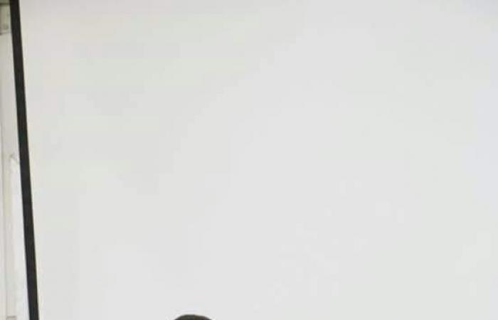 صوت من ذهب.. "أحمد" صوت ملائكى يجذب الآذان وصائد للجوائز فى الإنشاد وتلاوة القرآن.. حصل على المركز الأول فى مسابقة الأزهر الشريف للأصوات الحسنة.. والمركز الثانى على مستوى العالم فى مسابقة دولة الإمارات.. صور