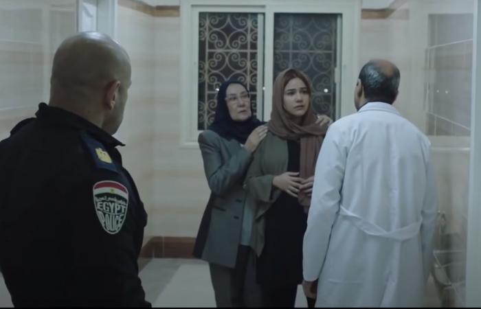 مسلسل الاختيار 2 الحلقة 10.. عرض مشاهد حقيقية من جنازة الشهيد محمد مبروك وحضور الضابط الخائن محمد عويس متظاهرا بالبكاء.. القبض على أحد منفذى عملية الاغتيال ويعترف بأن اسم الضابط زكريا يونس فى قائمة الاغتيالات