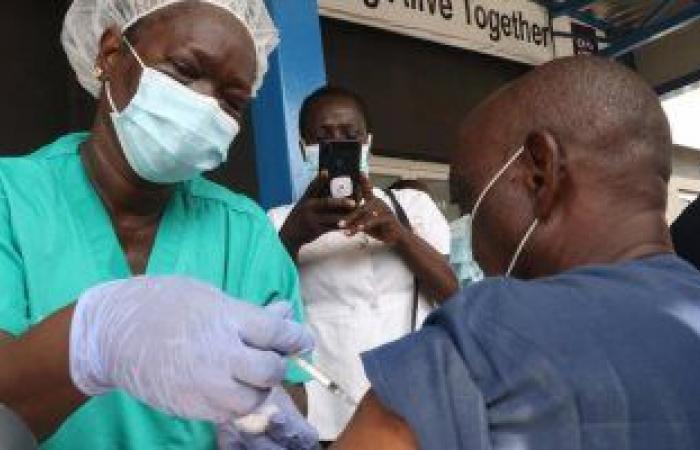 أفريقيا تبحث عن اللقاحات.. أكثر من 8 ملايين إصابة بالقارة السمراء.. الصحة العالمية: الأعداد الحقيقية أكثر من 7 أمثال المسجلة.. أمريكا تتبرع بـ3 ملايين جرعة فايزر لنيجيريا و17 مليون جونسون للاتحاد الإفريقى