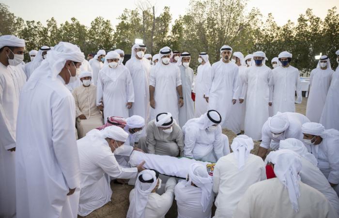 جثمان الشيخ خليفة يوارى الثرى فى البطين.. محمد بن راشد يبايع محمد بن زايد رئيسا لدولة الإمارات.. العالم ينكس أعلامه.. جونسون: سيتذكر العالم دوره لاستقرار المنطقة.. ماكرون: خبر مفجع.. وبوتين: حقق انجازات باهرة