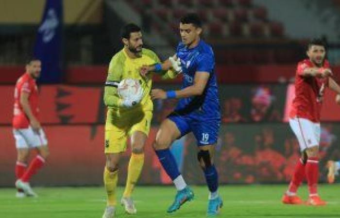 الأهلى والزمالك يفتتحان مشوار النسخة الجديدة للدوري المصرى الليلة.. الأحمر بقيادة كولر يواجه الإسماعيلى فى صدام كلاسيكى على شط الإسكندرية.. والفارس الأبيض يبدأ رحلة الدفاع عن اللقب أمام سموحة بالجبل الأخضر