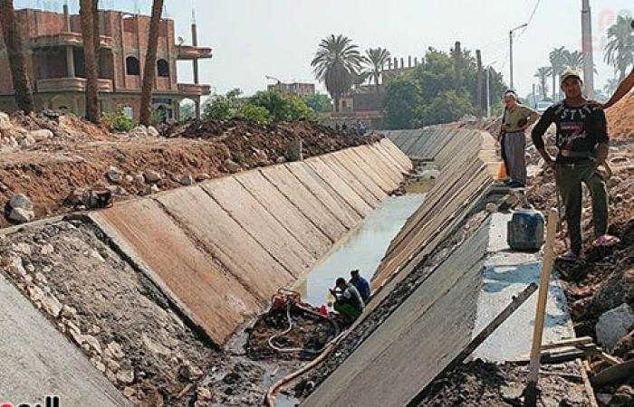 يا حلاوة الأيد الشغالة.. "حياة كريمة" توفر فرص عمل بسوهاج.. الشباب العاملون بتبطين الترع يشكرون الرئيس السيسى على المبادرة.. ويؤكدون: ساهمت فى مواجهة البطالة.. والمشروع وفر 10 آلاف فرصة عمل مباشرة.. فيديو وصور