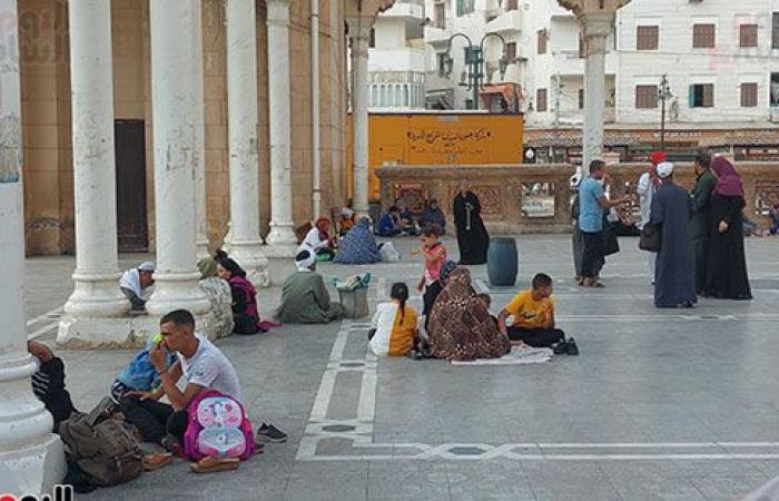 بدء أسبوع الاحتفالات بمولد شيخ العرب بطنطا بعد 3 سنوات من الإلغاء بسبب كورونا.. المريدين يتوافدون من ربوع مصر للاحتفال.. محبي آل البيت يفترشون الأرض ويقرأون القرآن ويذكرون الله.. والمحافظة تعلن الطوارئ.. صور