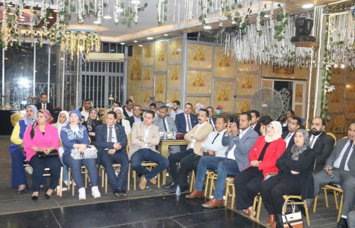 الأحزاب المصرية تواصل المؤتمرات الداعمة للمرشح الرئاسى عبد الفتاح السيسى.. وتؤكد: المشاركة فى الانتخابات واجب وطنى.. "الأحرار" و"الريادة" ينظمان مؤتمرا جماهيريا بالجيزة.. وتيسير مطر: سننظم فعاليات بكل المحافظات