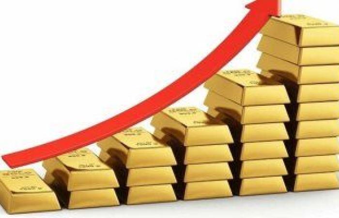 أسعار الذهب في البورصة العالمية ترتفع 2.2 %خلال الأسبوع الماضى.. المعدن النفيس يستفيد من تراجع الدولار وعائد السندات.. الأصفر يحقق أكبر ارتفاع أسبوعى منذ شهر تقريباً.. ومخاوف الدين الأمريكى تربك الأسواق