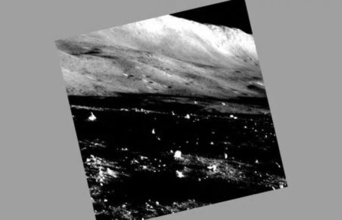 مركبة الهبوط اليابانية تلتقط صورة غريبة على سطح القمر.. اعرف التفاصيل