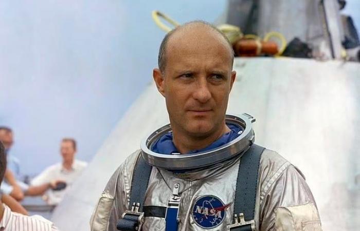 وفاة رائد الفضاء توماس ستافورد قائد أبولو 10 عن عمر يناهز 93 عامًا