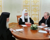 الرئيس بوتين يلتقي البطريرك ثيوفيلوس ويدعم جهوده في حماية العقارات الأرثوذكسية