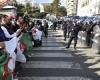 إعلان نتيجة الانتخابات الرئاسية بالجزائر اليوم.. التقارير الأولية تشير إلى حسم "عبد المجيد تبون" النتيجة بحصوله على 64% من الأصوات.. وتشديدات أمنية مكثفة لمواجهة المظاهرات فى العديد من المدن الجزائرية