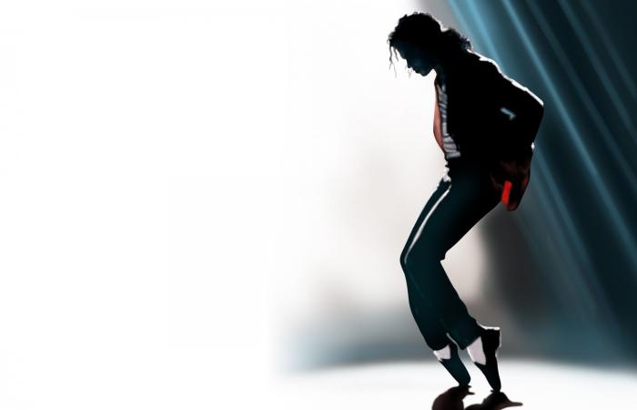 مايكل جاكسون..الضحية أم الجلاد.. مهرجان صانداس يحرك قضايا تحرشه بالأطفال بعرض "Leaving Neverland".. ضحية جديدة تكشف شذوذ ملك البوب وكيف دعاه إلى سريره: خلع ملابسه بالكامل وأهدانى كتابا لصور عارية للأطفال