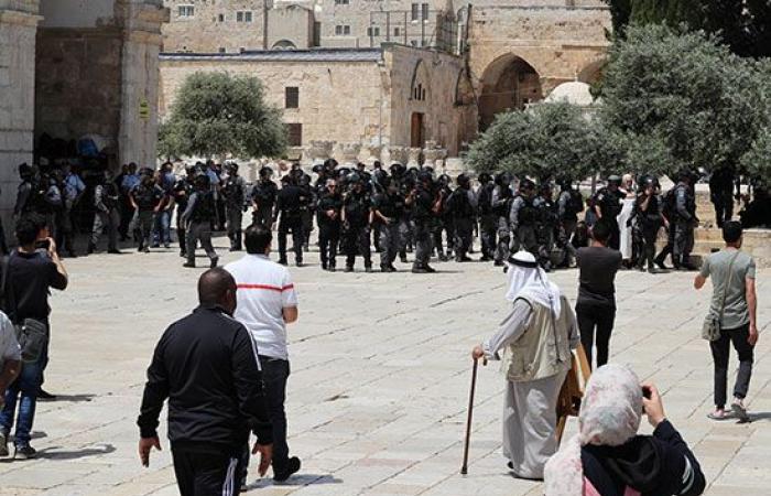 صور.. العالم هذا المساء.. اصطدام سفينة سياحية بقارب فى إيطاليا.. أعمال عنف فى مظاهرات بألبانيا تطالب الحكومة بالاستقالة.. آلاف المستوطنين يقتحمون الأقصى.. ووزير الخارجية الفرنسى يزور المنطقة المحظورة بتشيرنوبيل