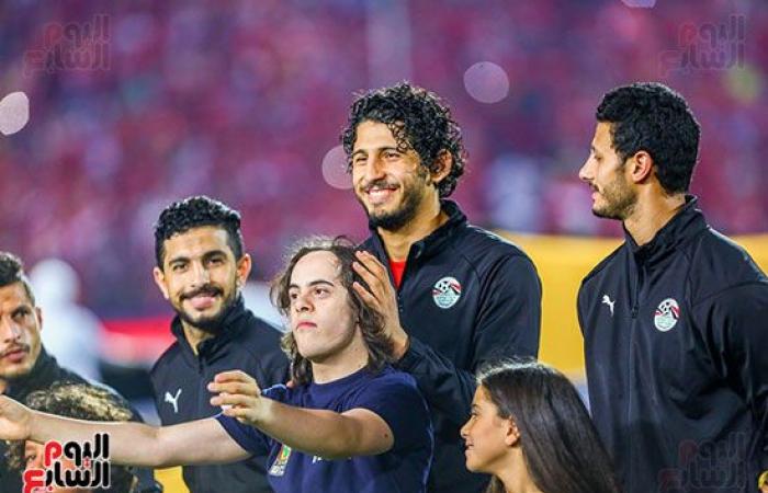 ملائكة الجنة نجوم تزين كان 2019.. ذوو الهمم يجملون الصور التذكارية للمنتخبات بكأس الأمم الأفريقية.. إبراهيم يخطف القلوب على أنغام "بلادى بلادى" مع الفراعنة.. ومتطوع كفيف يحقق حلمه بصورة مع رياض محرز وساديو مانى