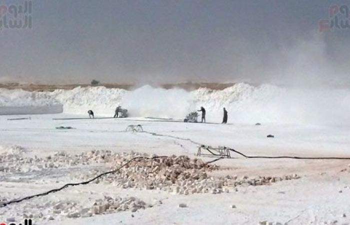 صور.. "دماء وموت" خلف جبال المنيا البيضاء.. العودة مبتورًا أو مشلولًا كارثة كل يوم.. شباب فقدوا أعضاءهم من أجل "80 جنيه" فى المحاجر.. لا تصرف التعويضات لهم بسبب "تقرير طبى".. حكايات يرويها 3 من المصابين