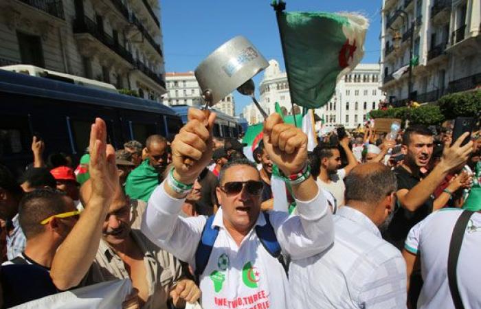 صور.. العالم هذا المساء.. صدامات عنيفة فى كشمير بين المحتجّين والشرطة الهندية.. طفلة سويدية تقود احتجاجات بسبب تغير المناخ بمحيط مقر الأمم المتحدة فى مانهاتن.. مظاهرات فى الجزائر تطالب بالإصلاح