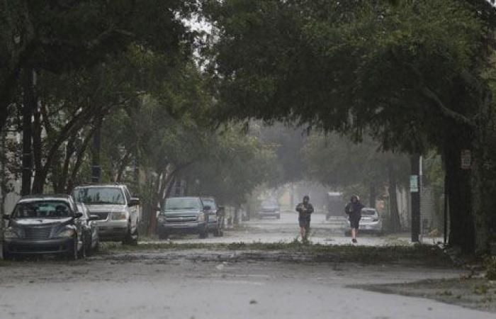 صور.. العالم هذا المساء.. إعصار دوريان يضرب ساوث كارولينا بأمريكا.. إصابة 34 شخصا فى حادث تصادم قطار بشاحنة فى اليابان.. الأميرة شارلوت تبدأ أول أيام دراستها.. وبوريس جونسون يهرب من ضغط السياسة ويزور مركز خيول