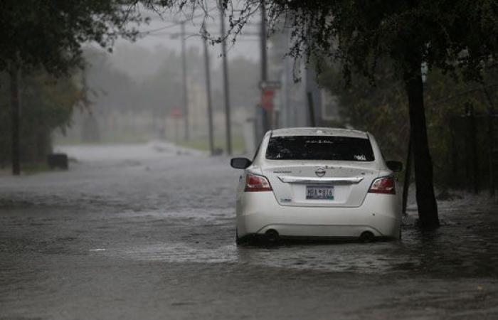 صور.. العالم هذا المساء.. إعصار دوريان يضرب ساوث كارولينا بأمريكا.. إصابة 34 شخصا فى حادث تصادم قطار بشاحنة فى اليابان.. الأميرة شارلوت تبدأ أول أيام دراستها.. وبوريس جونسون يهرب من ضغط السياسة ويزور مركز خيول