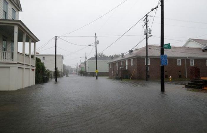 صور.. العالم هذا المساء.. إعصار دوريان يضرب ساوث كارولينا بأمريكا.. إصابة 34 شخصا فى حادث تصادم قطار بشاحنة فى اليابان.. الأميرة شارلوت تبدأ أول أيام دراستها.. وبوريس جونسون يهرب من ضغط السياسة ويزور مركز خيول