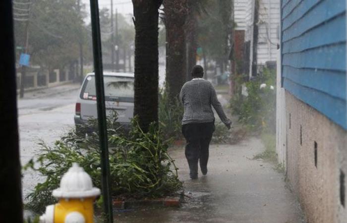 صور.. العالم هذا المساء.. إعصار دوريان يضرب ساوث كارولينا بأمريكا.. إصابة 34 شخصا فى حادث تصادم قطار بشاحنة فى اليابان.. الأميرة شارلوت تبدأ أول أيام دراستها.. وبوريس جونسون يهرب من ضغط السياسة ويزور مركز خيول