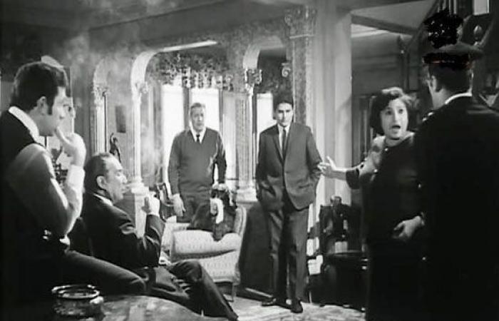 صور.. الزمن الجميل.. أفلام سينمائية لعبت فيها أماكن بالإسكندرية دور البطولة.. عمارة "ميرامار" بالشاطبى تتحدى الزمن.. والمنتزة مسرح أشهر كليبات "حليم وصباح وشادية".. و"الفقى وراقودة" مصيف ليلى مراد ويوسف شاهين