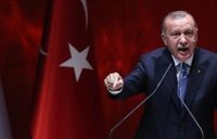 "مواقف مضادة وانهيار الليرة".. أردوغان يواجهة شبح السقوط