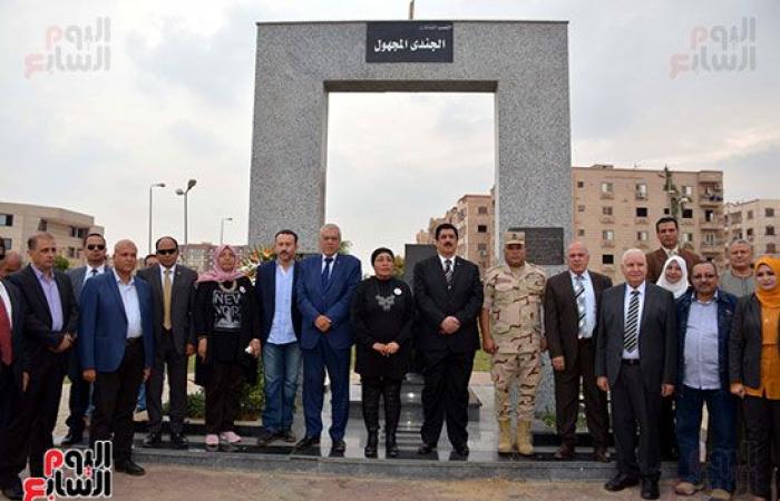 صور.. زوجة الشهيد عادل رجائى فى الذكرى الثالثة لرحيله: كل يوم فى موعد عودته من العمل بحس أنه بيفتح باب البيت.. وتؤكد: القوات المسلحة لا تنسى أبناءها.. والمحافظة تكرمه وتطلق اسمه على مدرسة بالعبور