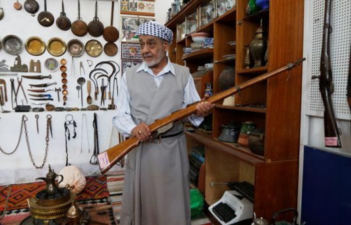 صور.. العالم هذا المساء.. متظاهرو لبنان يتمسكون بالشارع ويواصلون الاحتجاجات رغم استقالة الحريرى.. كر وفر بين الشرطة والمتظاهرين فى بوليفيا.. عراقى ينشئ معرضا داخل مسجد يضم قطعا أثرية بمدينة داقوق