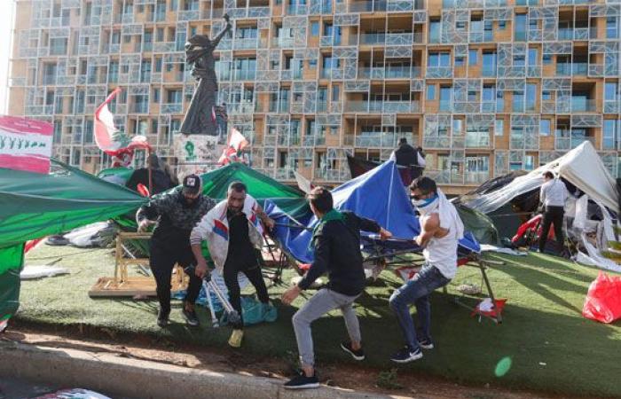 صور.. العالم هذا المساء.. متظاهرو لبنان يتمسكون بالشارع ويواصلون الاحتجاجات رغم استقالة الحريرى.. كر وفر بين الشرطة والمتظاهرين فى بوليفيا.. عراقى ينشئ معرضا داخل مسجد يضم قطعا أثرية بمدينة داقوق