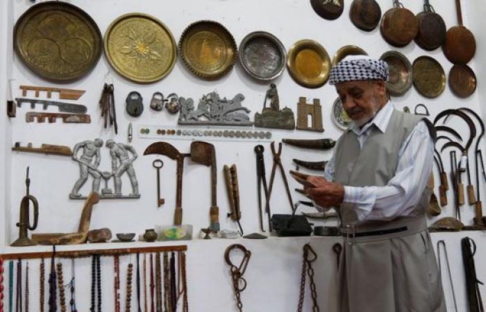 صور.. العالم هذا المساء.. متظاهرو لبنان يتمسكون بالشارع ويواصلون الاحتجاجات رغم استقالة الحريرى.. كر وفر بين الشرطة والمتظاهرين فى بوليفيا.. عراقى ينشئ معرضا داخل مسجد يضم قطعا أثرية بمدينة داقوق