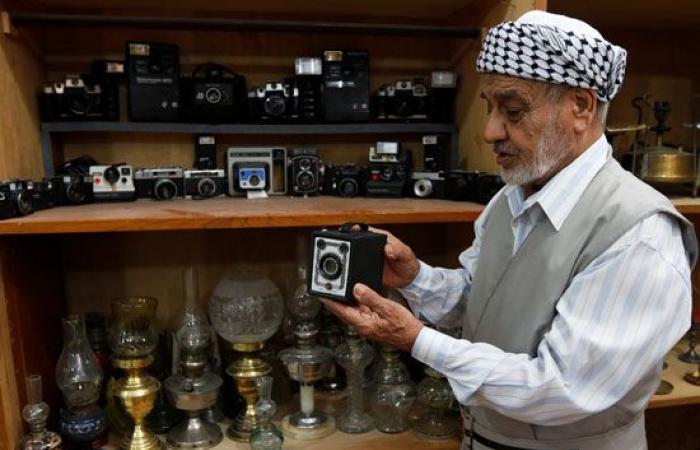 صور.. العالم هذا المساء.. متظاهرو لبنان يتمسكون بالشارع ويواصلون الاحتجاجات رغم استقالة الحريرى.. كر وفر بين الشرطة والمتظاهرين فى بوليفيا.. عراقى ينشئ معرضا داخل مسجد يضم قطعا أثرية بمدينة داقوق