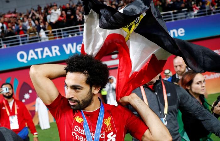 علم مصر يرفرف فى قلب قطر.. محمد صلاح أول مصري في التاريخ يفوز بكأس العالم للاندية.. الفرعون يتوج مع ليفربول ويحتفل بعلم بلاده فى الدوحة.. ابن النيل أفضل لاعب في البطولة ويتوج بثلاثية تاريخية رفقة عملاق أوروبا