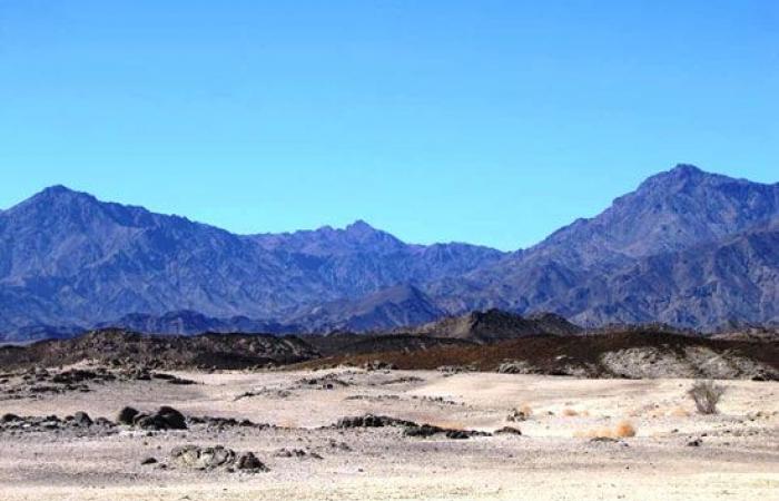 صور.. "الشايب وحماطة وعلبة" أعلى شواهق جبلية فى البحر الأحمر.. الأول ارتفاعه 2187 مترا والثانى 1977 والثالث 1435.. القمم تمثل علامات مميزة فى الصحراء الشرقية.. أحد أبناء القبائل: نعتبرها من دلائل الطريق