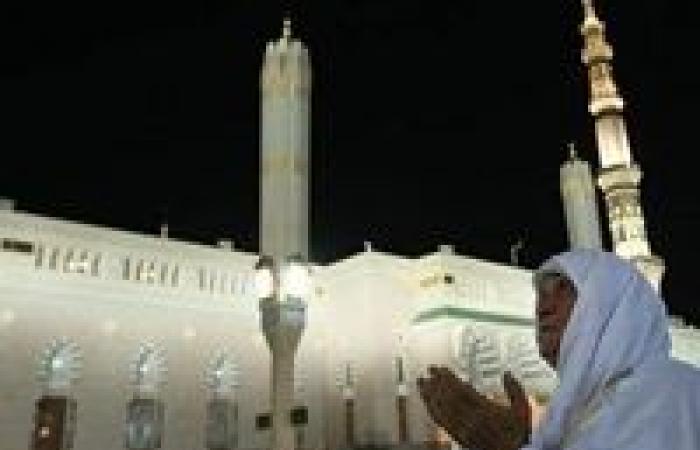 "عادت من جديد".. تفاصيل أول صلاة جماعة في المسجد النبوي
