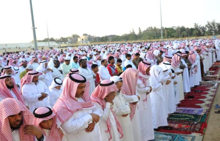 "عيد العرب".. صلاة خلف الأبواب وذبح بلا تجمعات.. الخليج يرفع شعار "خليك فى البيت".. وفرحة تحت حصار "الإغلاق الجزئى" فى العراق ولبنان.. والمغرب تسلم الجزارين كمامات ومطهرات لتلافي كورونا