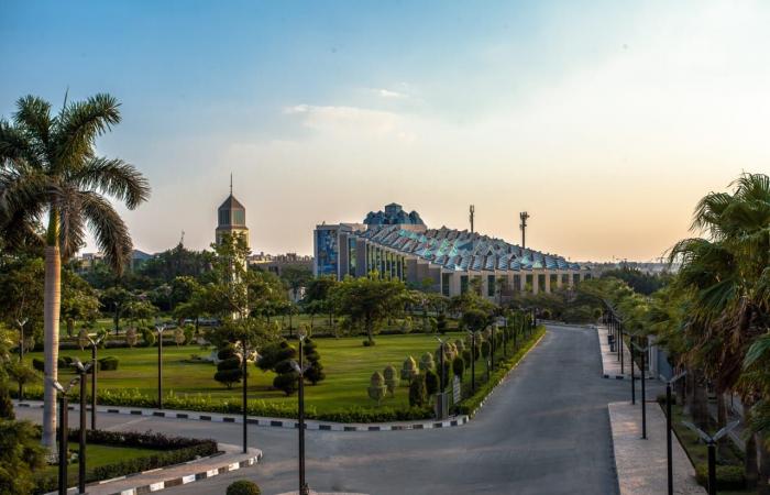 رئيس جامعة مصر للعلوم والتكنولوجيا: الجامعة لم تعان خلال جائحة كورونا.. والجامعات الأهلية ستزيد من المنافسة.. وندعم جهود الدولة فى تطوير التعليم.. ونائب رئيس الجامعة: نطبق أحدث الإجراءات الاحترازية فى العالم