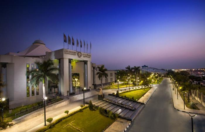 رئيس جامعة مصر للعلوم والتكنولوجيا: الجامعة لم تعان خلال جائحة كورونا.. والجامعات الأهلية ستزيد من المنافسة.. وندعم جهود الدولة فى تطوير التعليم.. ونائب رئيس الجامعة: نطبق أحدث الإجراءات الاحترازية فى العالم